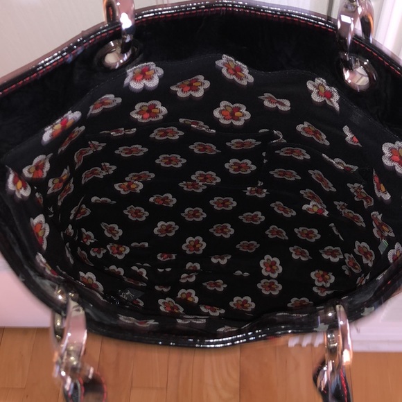 Vera Bradley Frill with pouch included - Picture 7 of 10